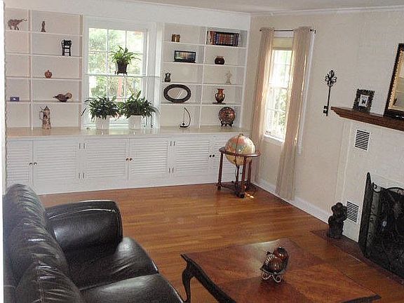 Great Room w/Built-Ins 