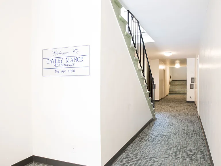 Gayley Manor Apartments — Photo 7