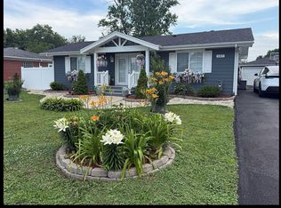 17W287 Stillwell Rd, Oakbrook Terrace, IL 60181