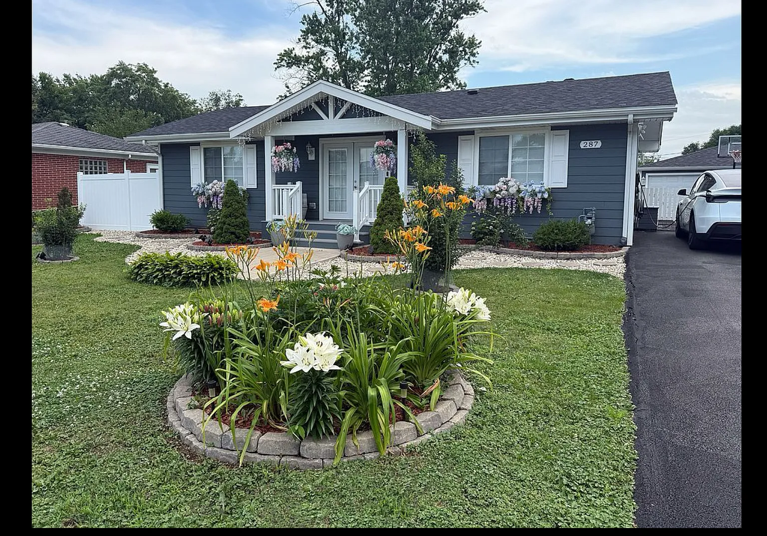 17W287 Stillwell Rd photo 1