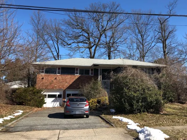 86 Sugar Maple Dr, Roslyn, NY 11576