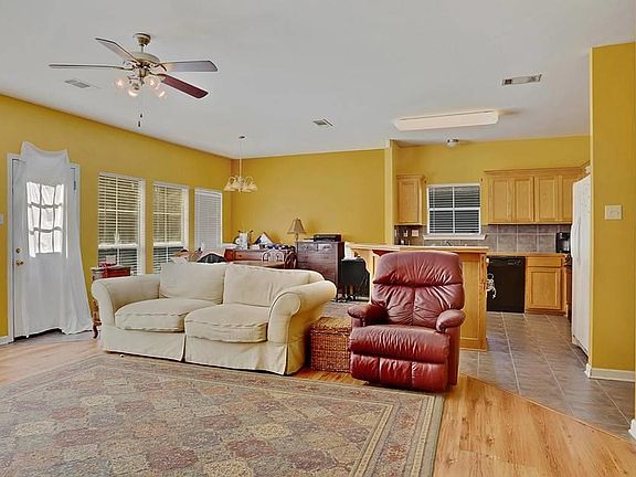 3rd image of 10028 Petersburg Dr