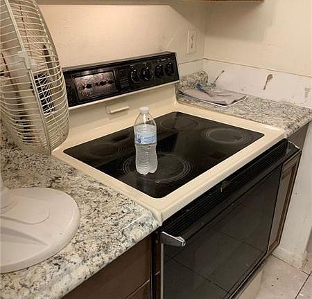 3rd image of 9960 Twin Lakes Dr #9960