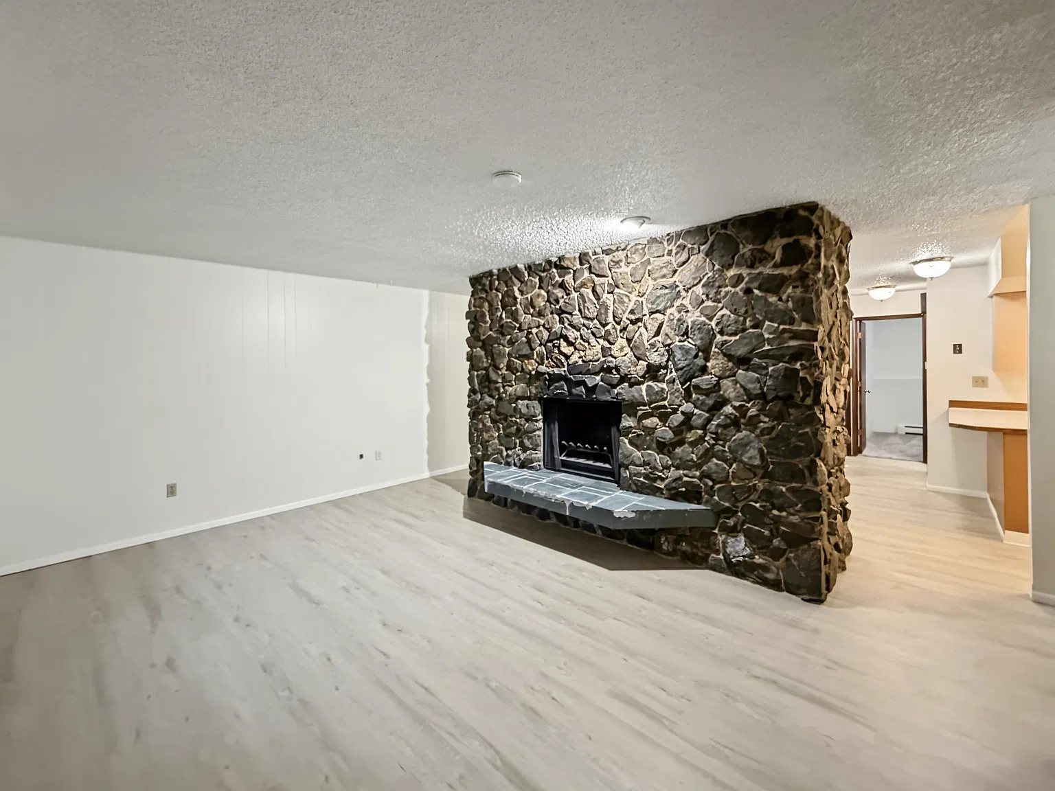 5500 East 38th Court - B — Photo 2