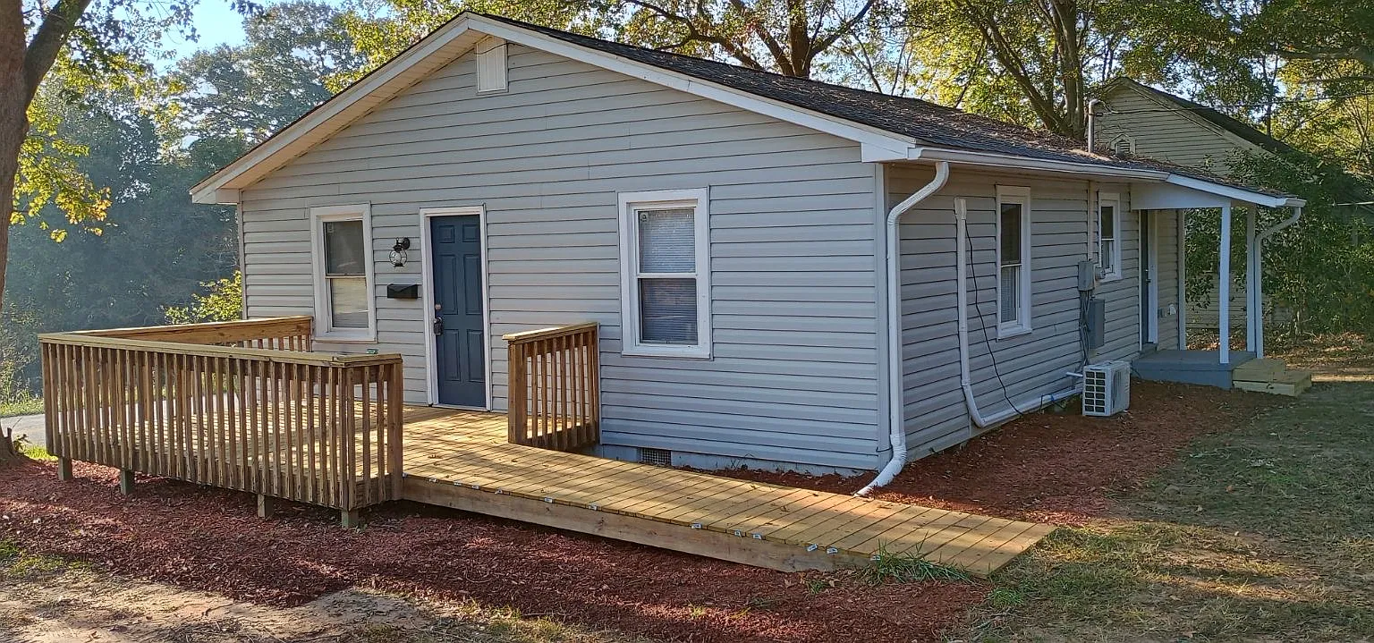 2 bed, 995 sqft, $1,045 — Photo 1