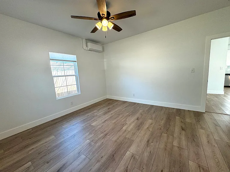 2730 E Admiral Ct — Photo 17