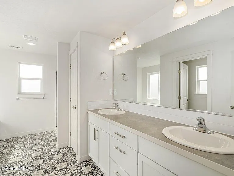 3921 N Lynn St — Photo 17