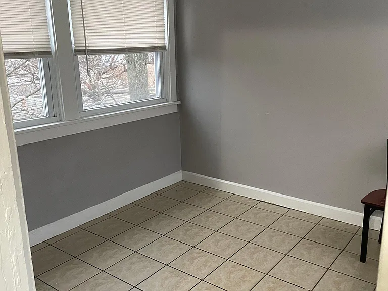Sun Room off the kitchen (could be eating area)