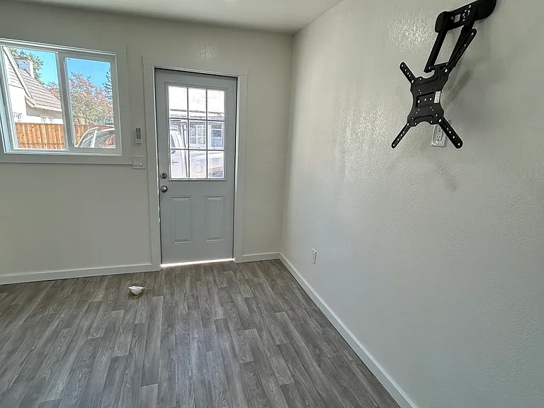 Almond Ave — Photo 6