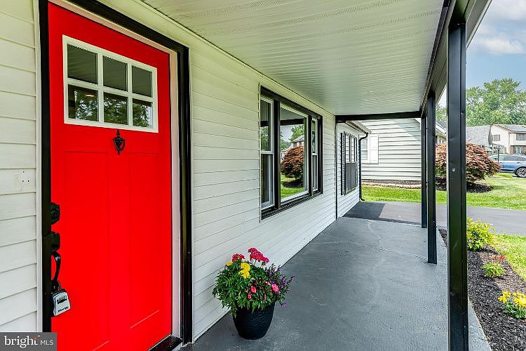 1st image of 17 Harper Ln