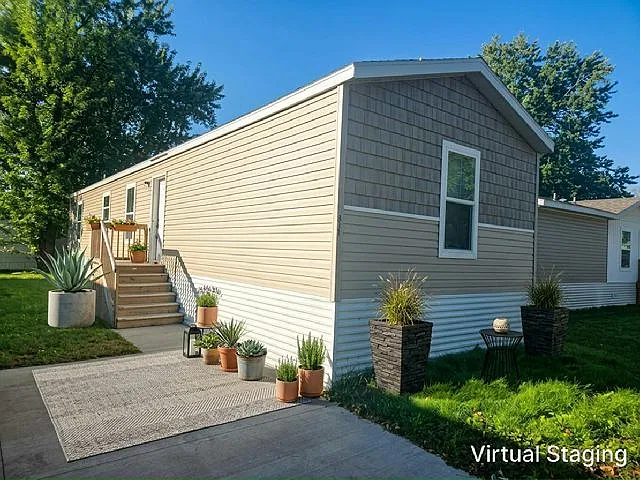 3 bed, 1056 sqft, $1,650 — Photo 1