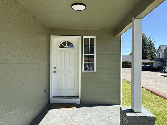 2nd image of 2590 16th Ave SE