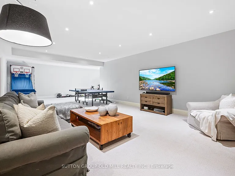 8 Cumberland Dr — Photo 45