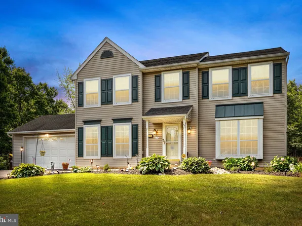 1428 Long Pond Dr, Warrington, PA 18976