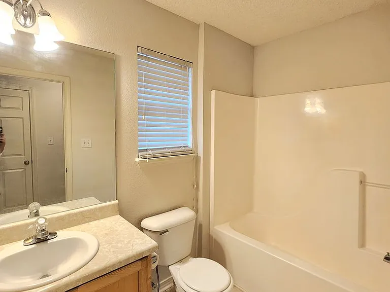 2704 Hampton Park Cir — Photo 11