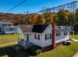 711 Weaver St, Saxton, PA 16678