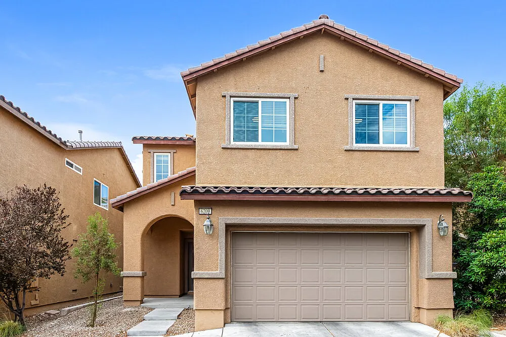 4 bed, 2.5 bath, 1916 sqft, $2,190 — Photo 1