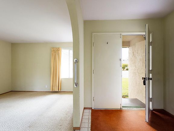 3rd image of 407 Casa Del Mar Dr