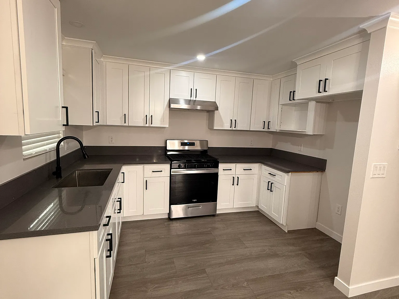 2 bed, 1000 sqft, $2,600 — Photo 3
