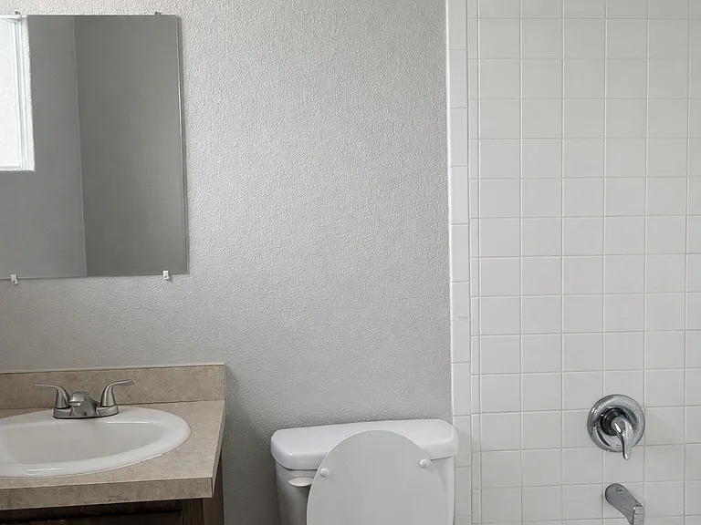 1102 Ann St #4 — Photo 4