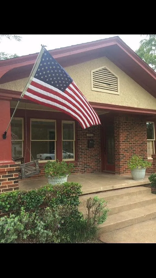 Front porch - 798 Ballinger St