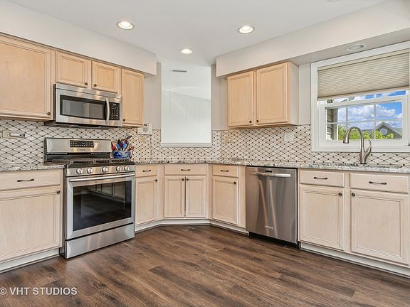4th image of 1009 Sheridan Cir #1009