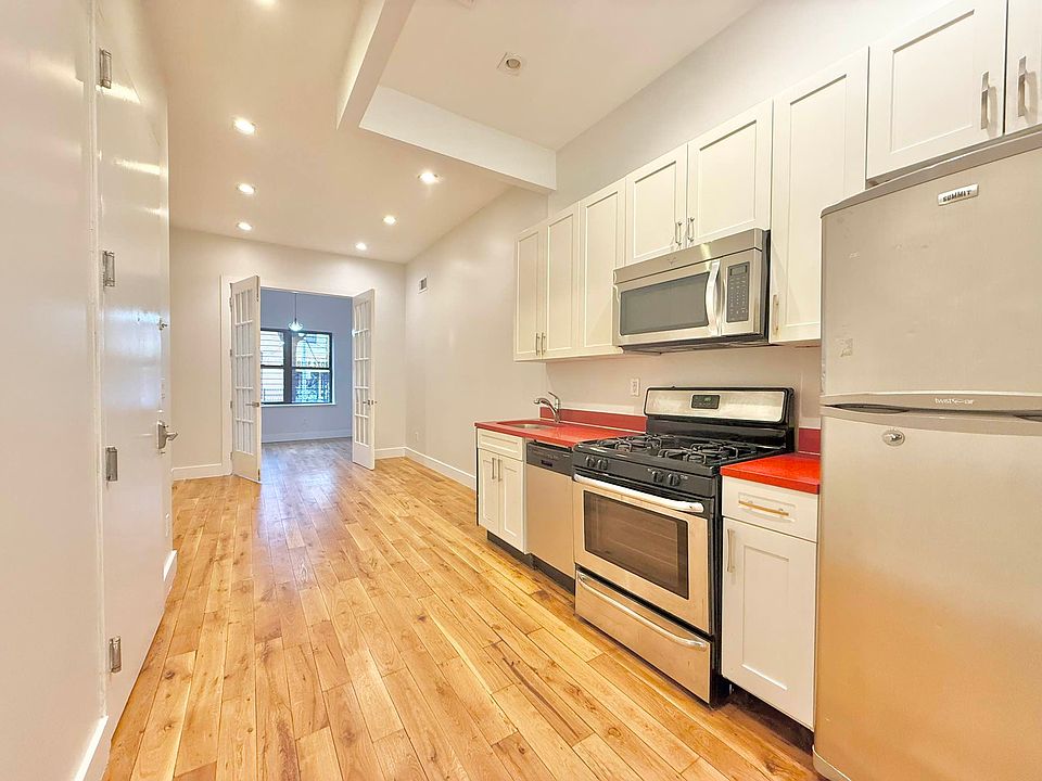 1st image of 186 Wilson Ave APT 1R