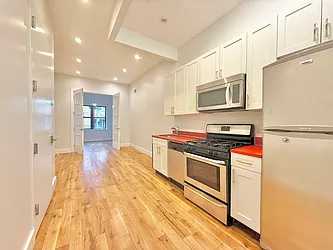 186 Wilson Avenue, #1R