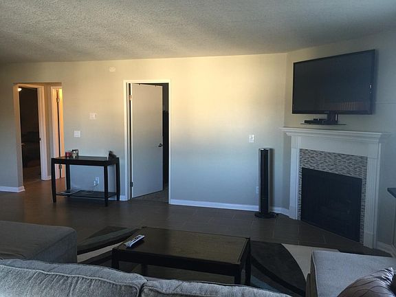 3rd image of 1001 Belmont Ave Unit 201