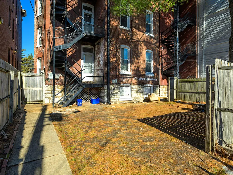 6128 Waterman Blvd — Photo 19