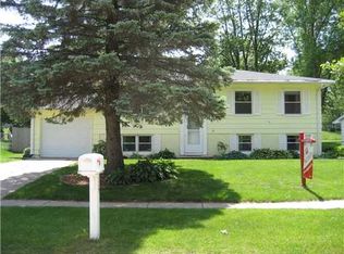 269 Windsor Dr NE, Cedar Rapids, IA 52402