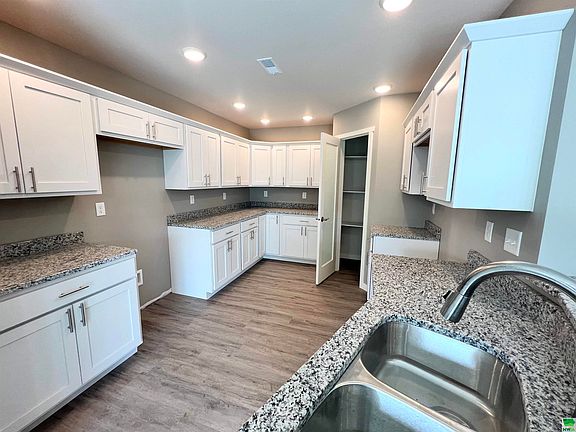 5th image of 1821 W 6th St #1