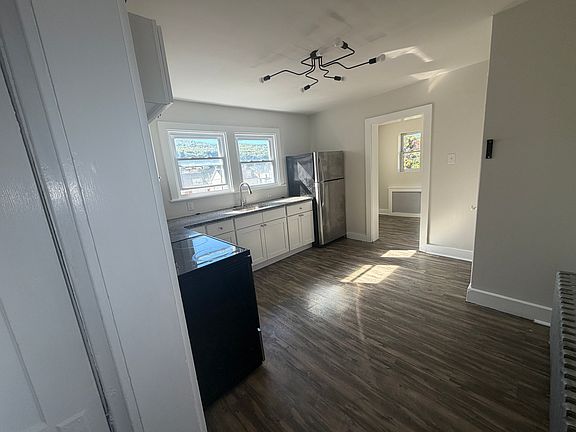 5th image of 226 S 18th St