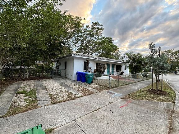 2nd image of 2 NE 45th St #4