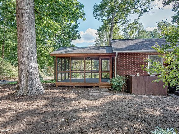 3rd image of 705 Woodside Dr