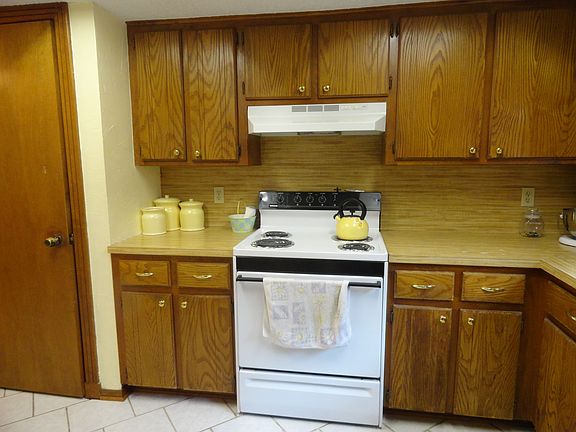 3rd image of 1058 Dover Mansion