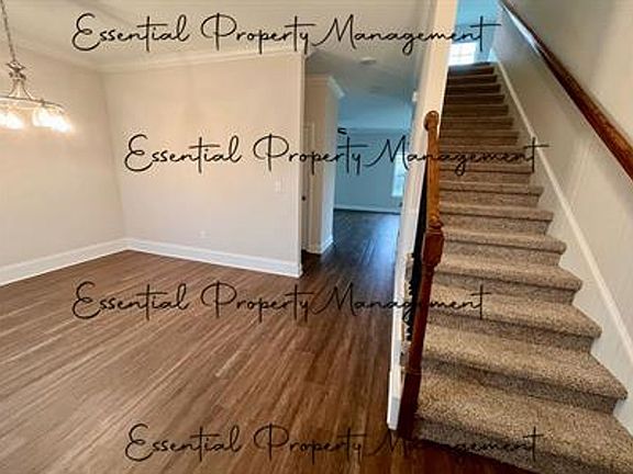 3rd image of 7031 Southgate Dr SE