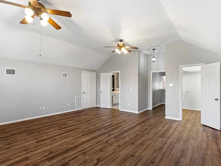 504 Connemara Ct — Photo 16