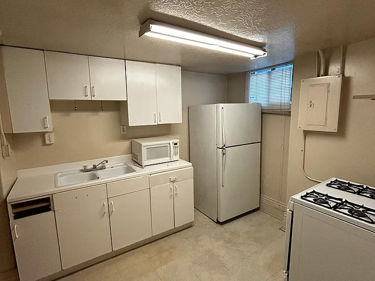 415 S University Ave #8 — Photo 20