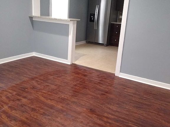 5th image of 324 Frederick Ave