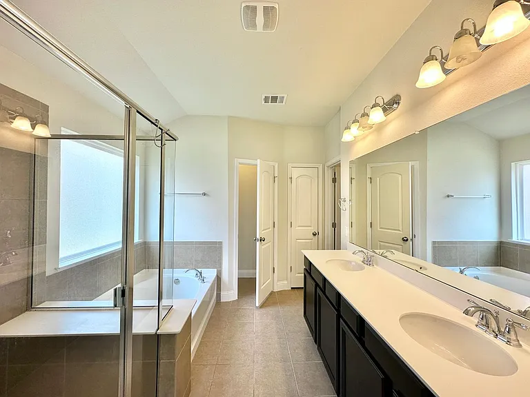 830 Old World Dr — Photo 14