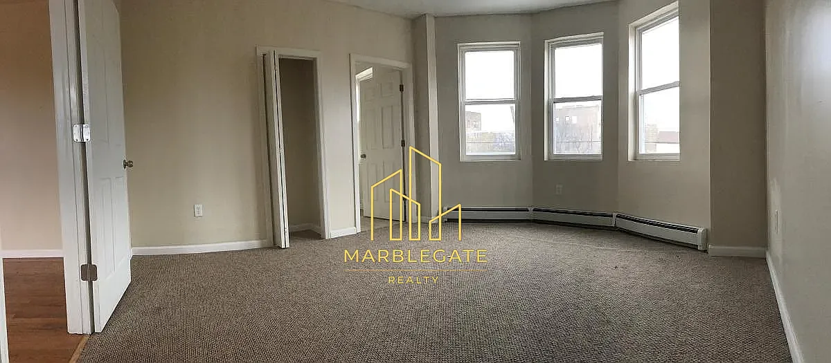 3 bed, 1050 sqft, $2,100 — Photo 3