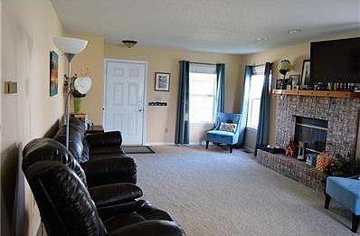 5th image of 19228 Fox Chase Dr