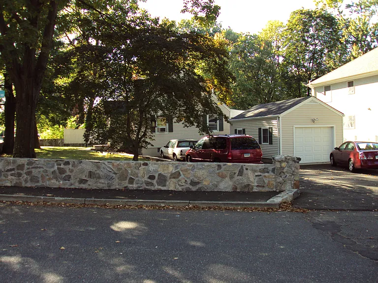 115 Stuart Ave — Photo 4