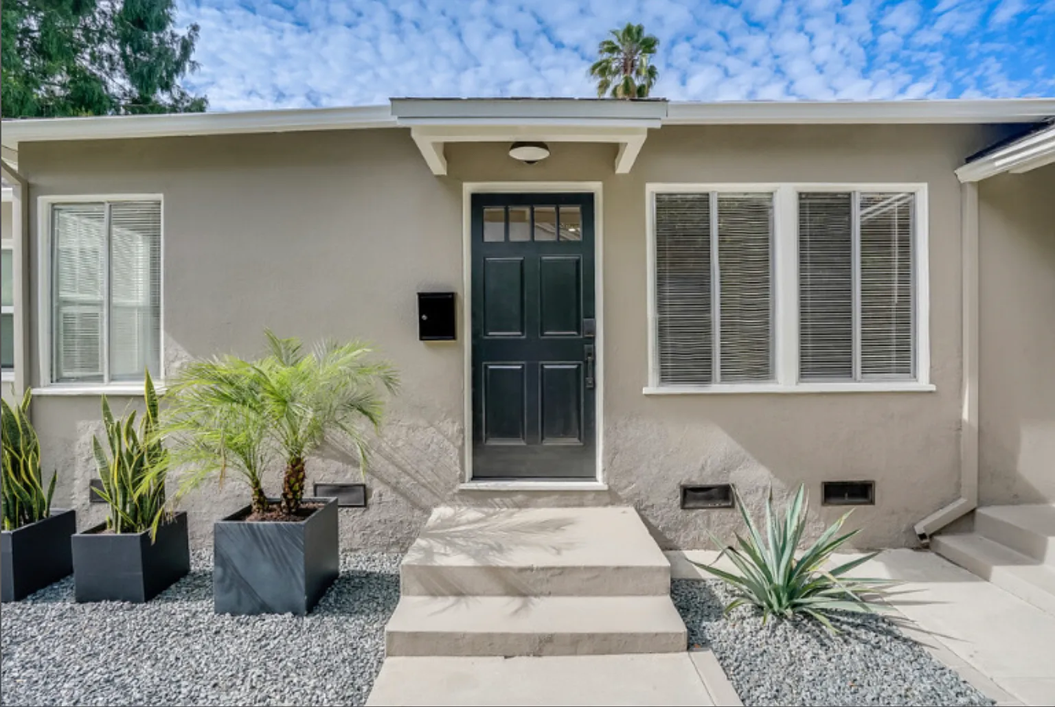4244 Tujunga Ave — Photo 2