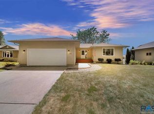 5119 E 22nd St, Sioux Falls, SD 57110