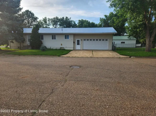 502 Fulton Ave, Hebron, ND 58638