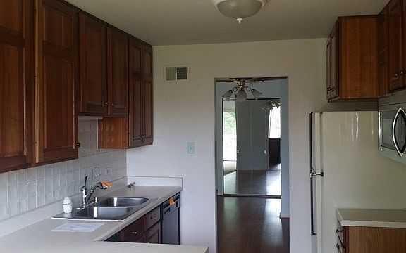 4th image of 6715 180th St APT 8