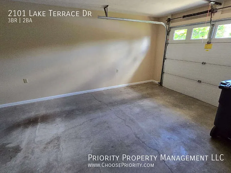2101 Lake Terrace Dr — Photo 6