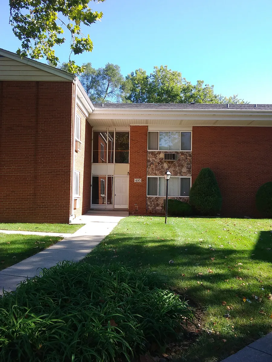 Building Photo - St. Moritz Drive